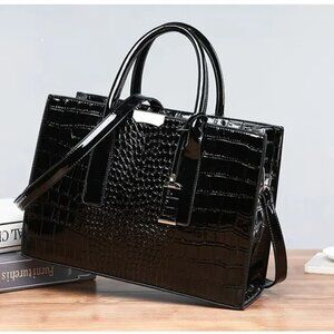 Woman Leather Crocodile Handbag Large Capacity Formal Shoulder Bag